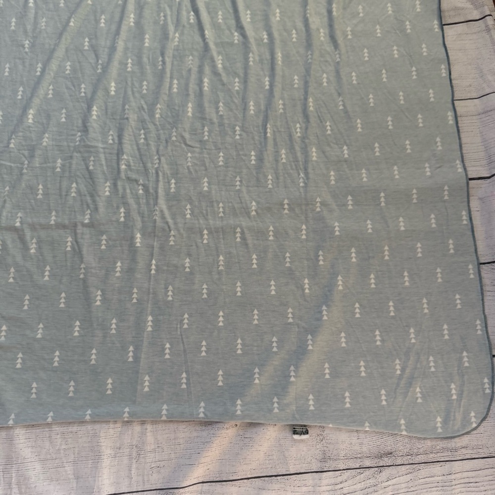 Copper Pearl blue gray arrow baby crib blanket 45 inches by 45.5 inches - Picture 12 of 12